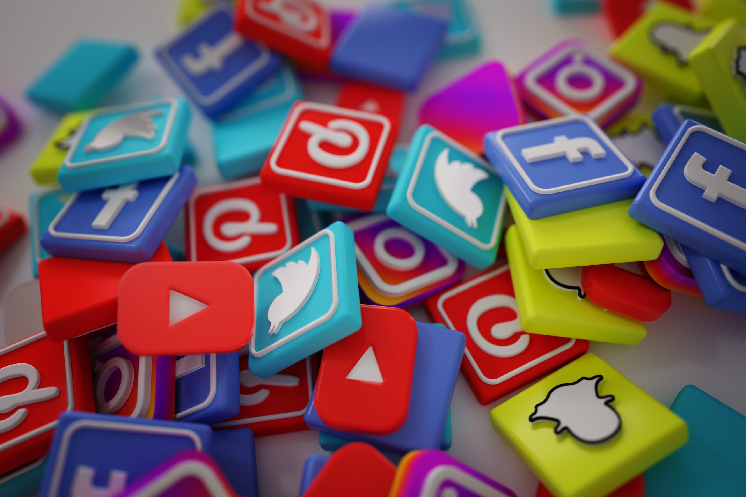 Cómo las redes sociales hacen que gastemos más dinero